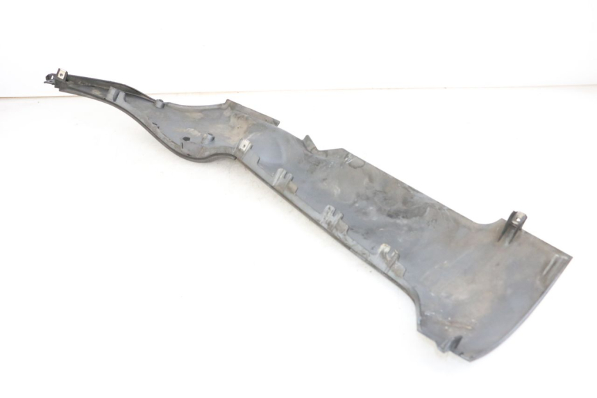 photo de PRAWA LISTWA BOCZNA PIAGGIO MP3 500 (2011 - 2015) - Zoom stanu zużycia