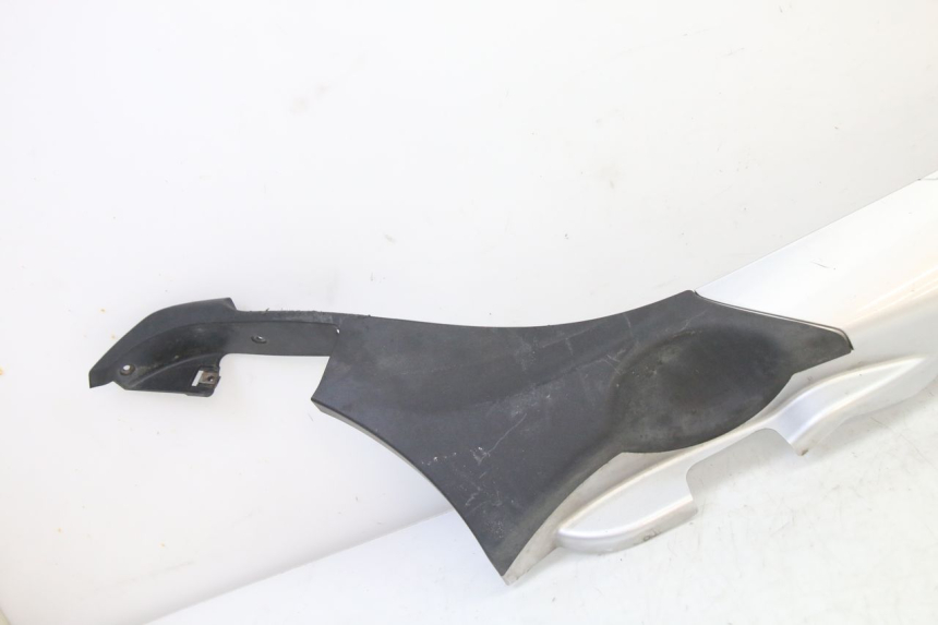 photo de PRAWA LISTWA PROGOWA PIAGGIO MP3 500 (2014 - 2017) - Szczegół części