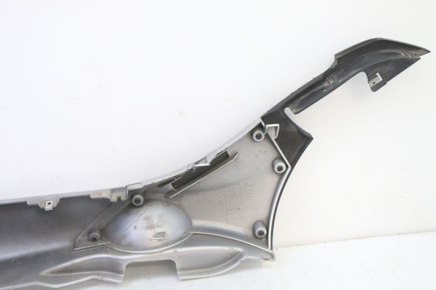 photo de PRAWA LISTWA PROGOWA PIAGGIO MP3 500 (2014 - 2017) - Stan powierzchni