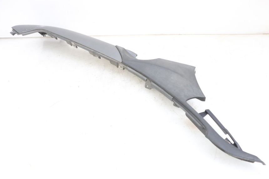 photo de PRAWA LISTWA BOCZNA PIAGGIO MP3 500 (2016 - 2018) - Zbliżenie techniczne