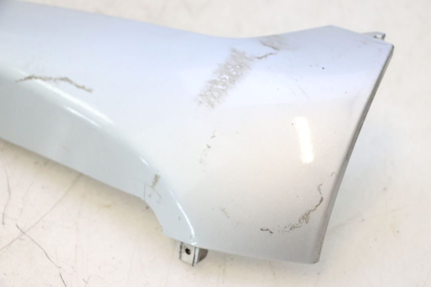 photo de PRAWA LISTWA PROGOWA PIAGGIO MP3 125 (2006 - 2014) - Inny kąt widzenia
