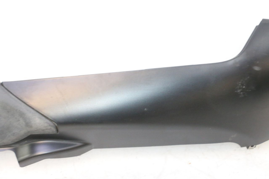 photo de PRAWA LISTWA BOCZNA PIAGGIO MP3 500 (2016 - 2018) - Zbliżenie techniczne