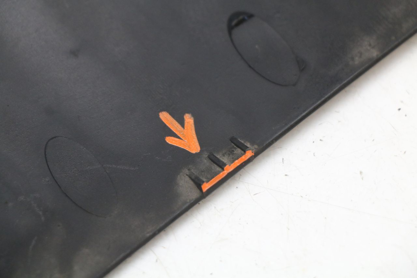 photo de PRAWA LISTWA BOCZNA HONDA PCX (JF28) 125 (2009 - 2011) - Zbliżenie komponentów