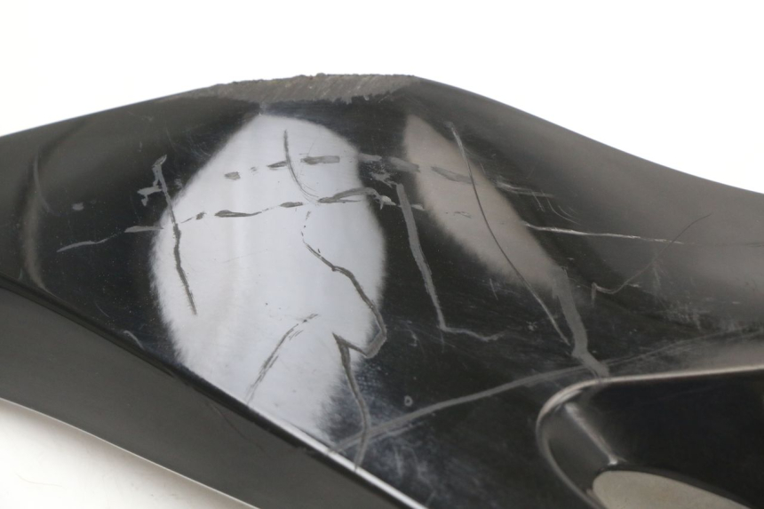 photo de PRAWA LISTWA BOCZNA HONDA PCX (JF28) 125 (2009 - 2011) - Widok z bliska