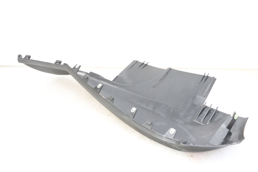 photo de PRAWA LISTWA BOCZNA PEUGEOT SATELIS 125 (2013 - 2018) - Oznaczenia i referencje