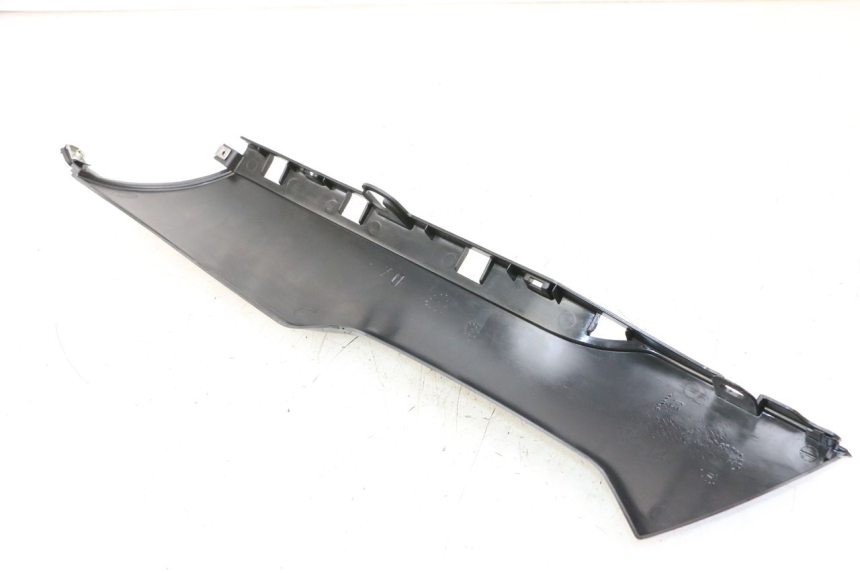 photo de PRAWA LISTWA BOCZNA PIAGGIO NRG POWER PUREJET 50 (2018 - 2021) - Zoom stanu zużycia