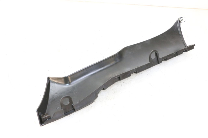 photo de PRAWA LISTWA BOCZNA PIAGGIO NRG POWER PUREJET 50 (2018 - 2021) - Inny kąt widzenia