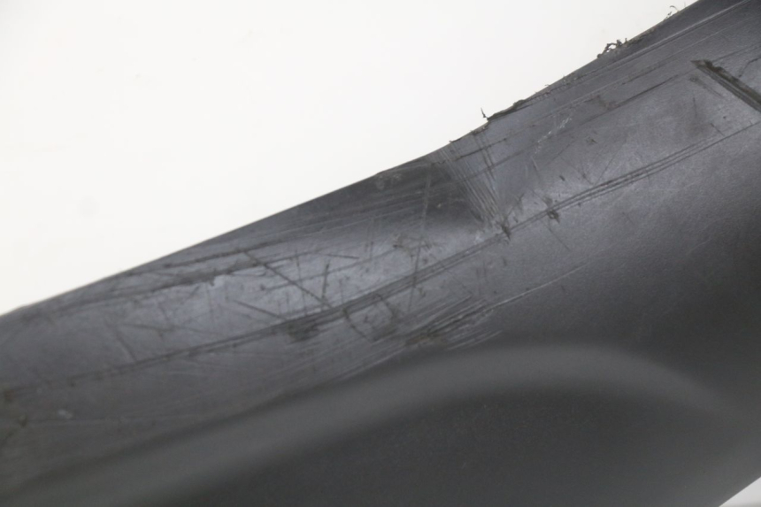 photo de PRAWA LISTWA BOCZNA TNT MOTOR ROMA 10' 2T 50 (2011 - 2018) - Stan powierzchni