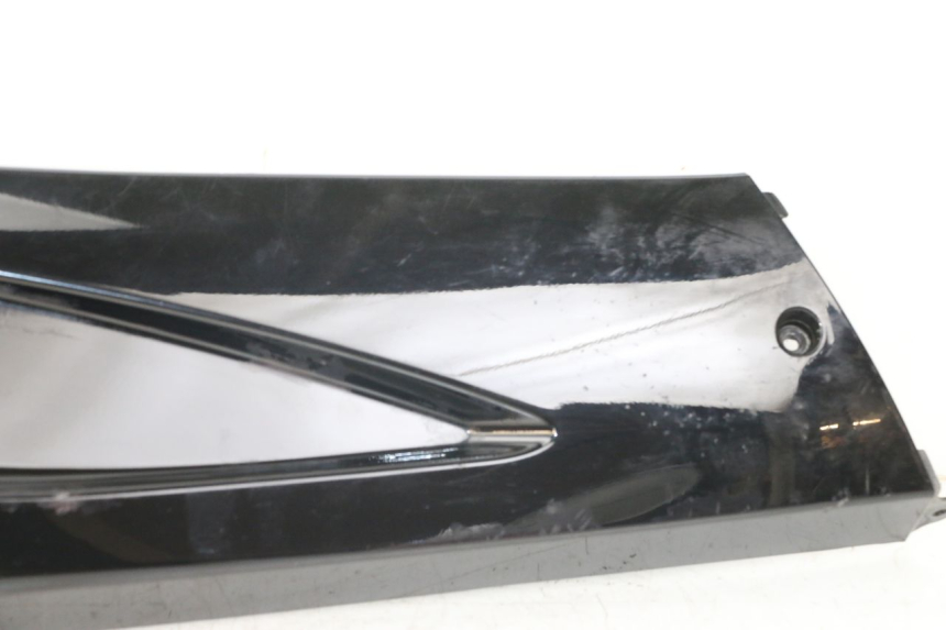 photo de PRAWA LISTWA PROGOWA DAELIM S3 125 (2010 - 2017) - Zbliżenie komponentów