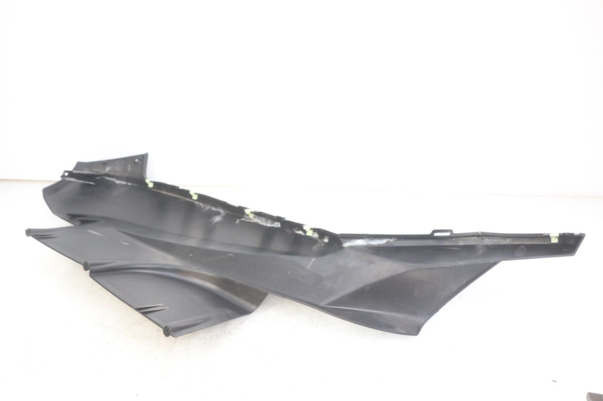 photo de PRAWA LISTWA PROGOWA PEUGEOT SATELIS 125 (2006 - 2009) - Inny kąt widzenia