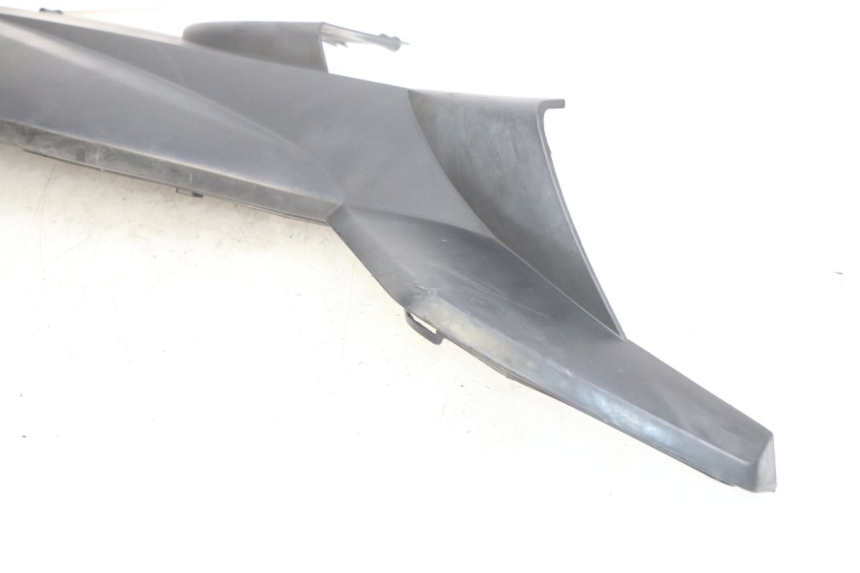 photo de PRAWA LISTWA PROGOWA PEUGEOT SATELIS 125 (2006 - 2009) - Punkty mocowania