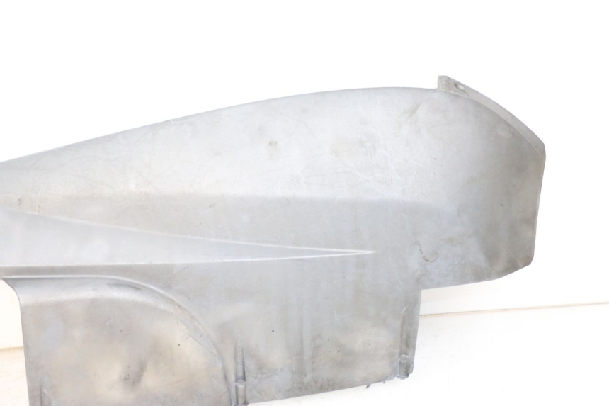 photo de PRAWA LISTWA PROGOWA PEUGEOT SATELIS 125 (2006 - 2009) - Zbliżenie techniczne