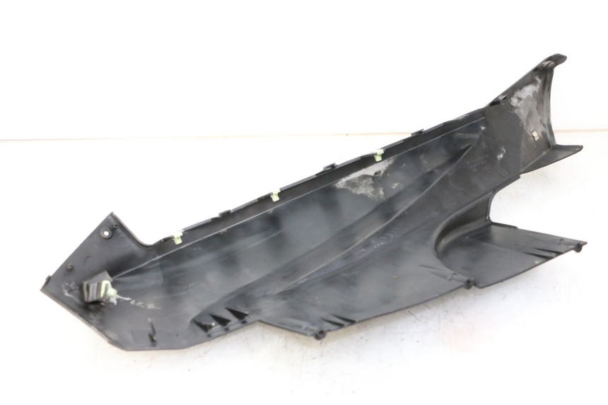 photo de PRAWA LISTWA BOCZNA PEUGEOT SATELIS 125 (2013 - 2018) - Inny kąt widzenia