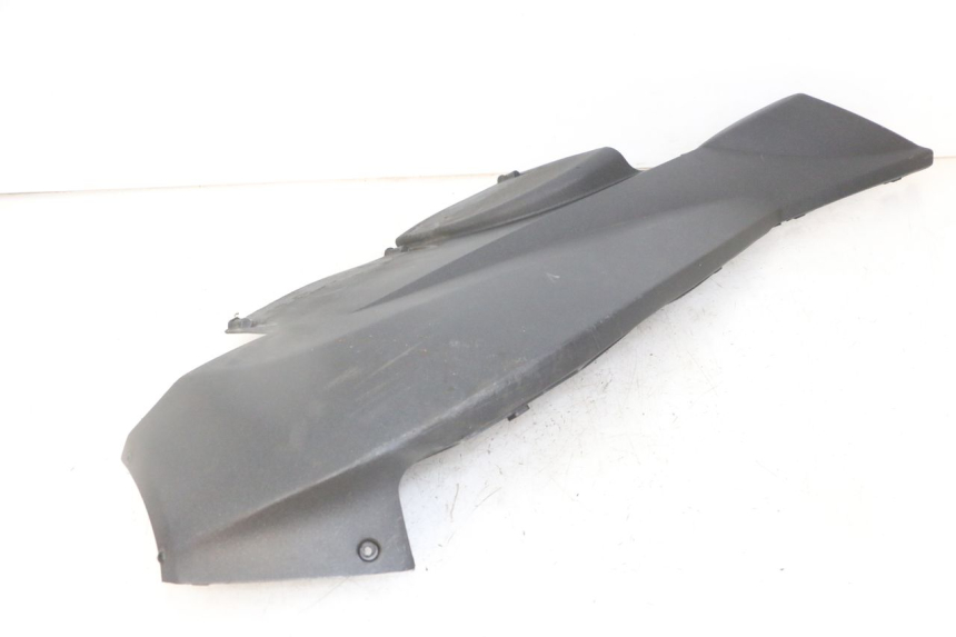 photo de PRAWA LISTWA BOCZNA PEUGEOT SATELIS 125 (2013 - 2018) - Szczegół części