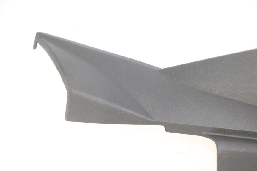 photo de PRAWA LISTWA BOCZNA PEUGEOT SATELIS 125 (2013 - 2018) - Widok z bliska