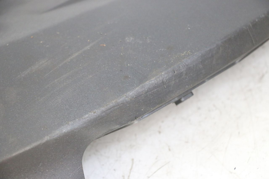 photo de PRAWA LISTWA BOCZNA PEUGEOT SATELIS 125 (2013 - 2018) - Zoom stanu zużycia