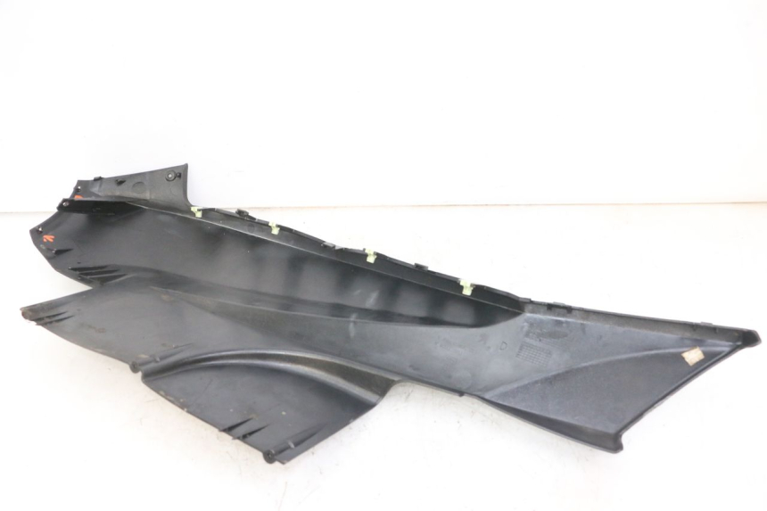 photo de PRAWA LISTWA BOCZNA PEUGEOT SATELIS 125 (2013 - 2018) - Stan powierzchni