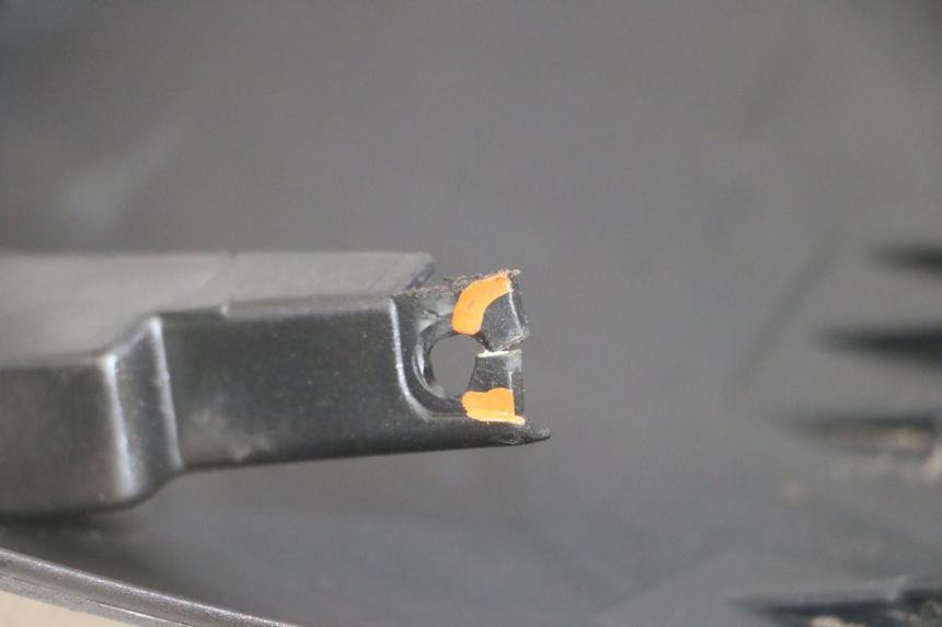 photo de PRAWA LISTWA BOCZNA PEUGEOT SATELIS 125 (2013 - 2018) - Oznaczenia i referencje