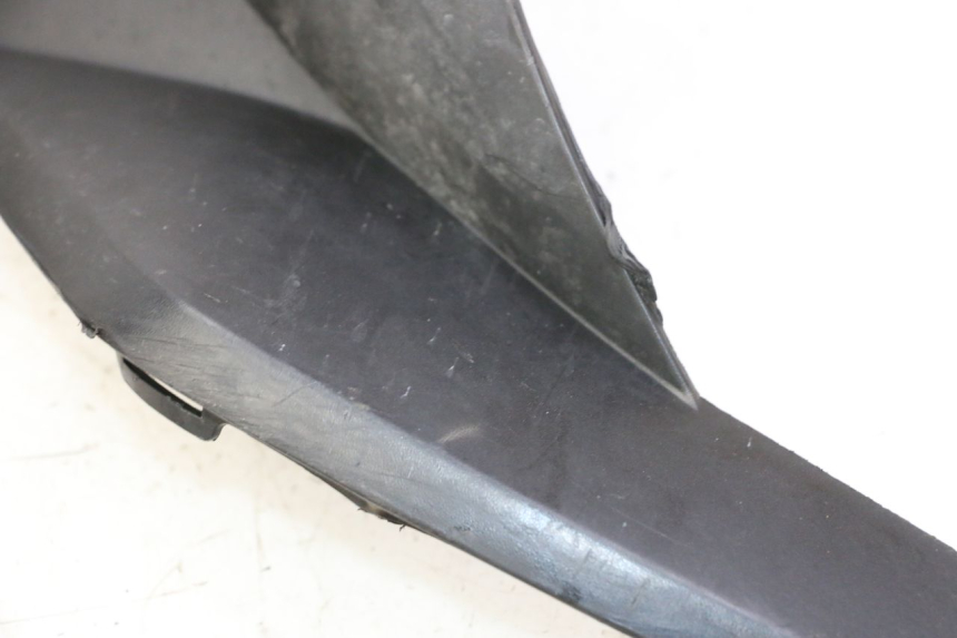 photo de PRAWA LISTWA PROGOWA PEUGEOT SATELIS 125 (2006 - 2009) - Szczegół części