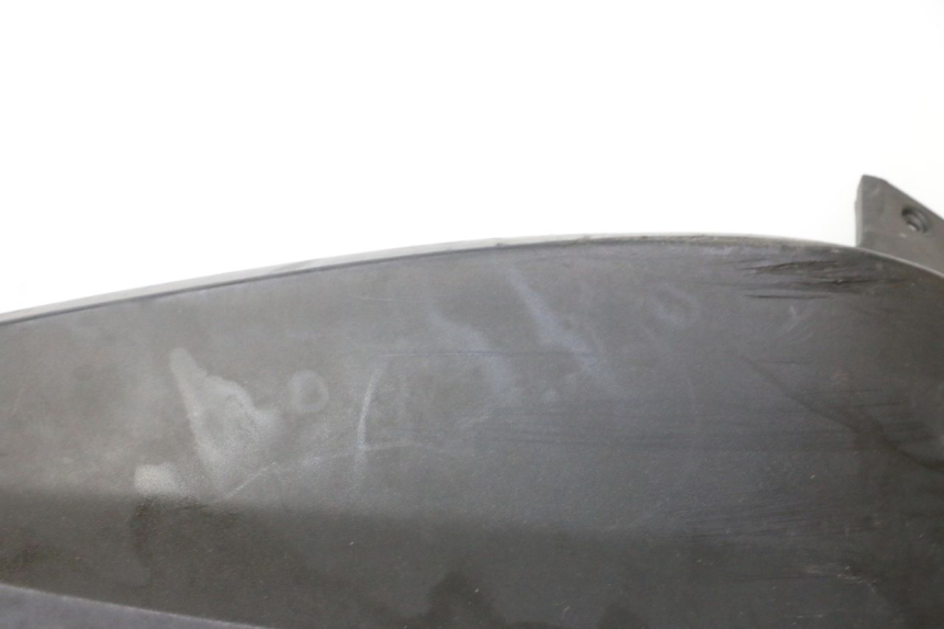 photo de PRAWA LISTWA PROGOWA PEUGEOT SATELIS 125 (2006 - 2009) - Szczegóły charakterystyczne