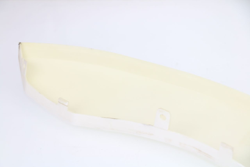 photo de PRAWA LISTWA PROGOWA RAZZO STEED 125 (2012 - 2018) - Zbliżenie techniczne