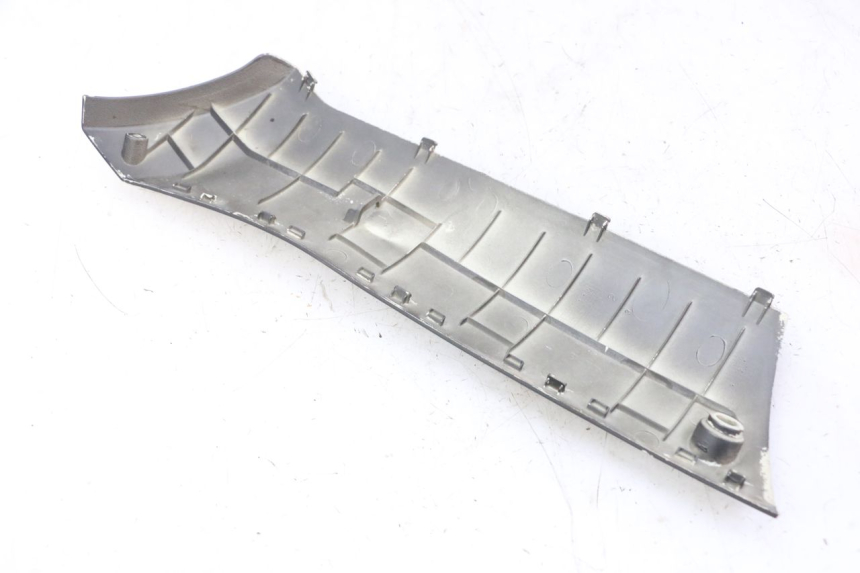 photo de PRAWA LISTWA PROGOWA PEUGEOT STREETZONE I NAKED 2T 50 (2018 - 2020) - Inny kąt widzenia