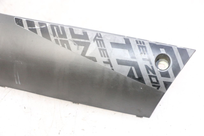 photo de PRAWA LISTWA PROGOWA PEUGEOT STREETZONE I NAKED 2T 50 (2018 - 2020) - Zbliżenie techniczne