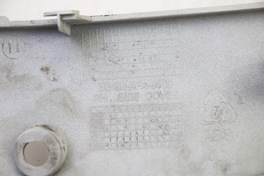 photo de PRAWA LISTWA BOCZNA PEUGEOT TWEET PRO EFI 4T 50 (2021 - 2022) - Zbliżenie komponentów