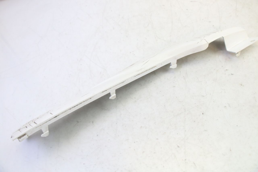 photo de PRAWA LISTWA BOCZNA PEUGEOT TWEET PRO EFI 4T 50 (2021 - 2022) - Stan powierzchni