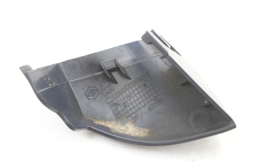 photo de PRAWA LISTWA PROGOWA PIAGGIO VESPA LX 125 (2005 - 2010) - Zoom stanu zużycia