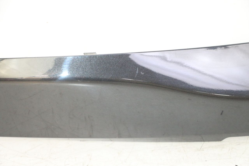 photo de PRAWA LISTWA BOCZNA MBK WAAP 125 (2008 - 2013) - Szczegóły charakterystyczne