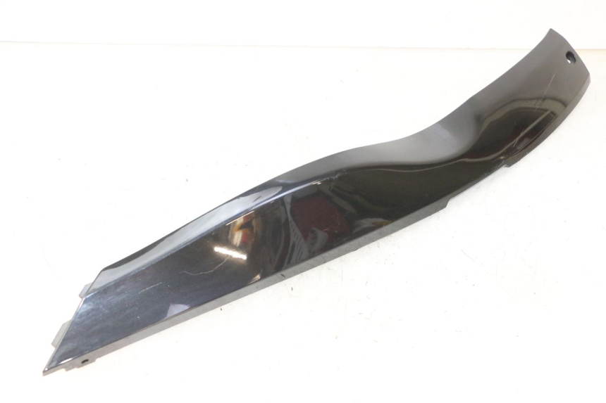 photo de PRAWA LISTWA BOCZNA MBK WAAP 125 (2008 - 2013) - Zbliżenie techniczne