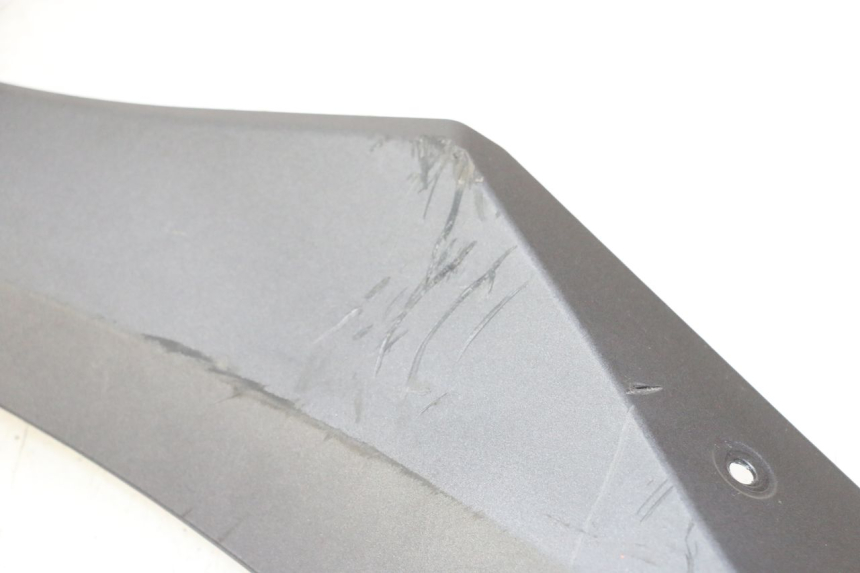 photo de PRAWA LISTWA BOCZNA YAMAHA XMAX X-MAX 125 (2021 - 2025) - Punkty mocowania