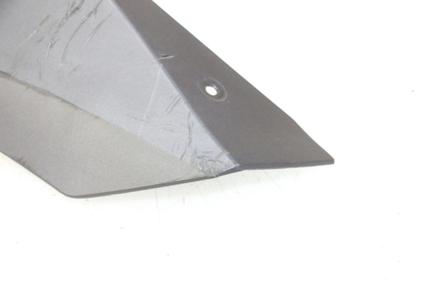 photo de PRAWA LISTWA BOCZNA YAMAHA XMAX X-MAX 125 (2021 - 2025) - Stan powierzchni