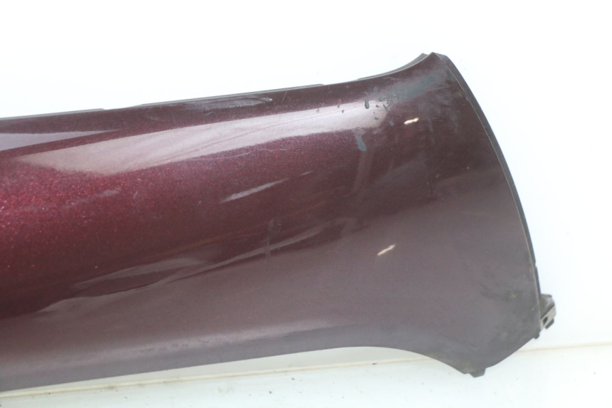 photo de PRAWA LISTWA BOCZNA PIAGGIO X8 125 (2004 - 2007) - Szczegóły charakterystyczne