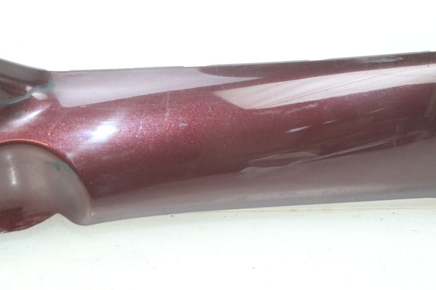 photo de PRAWA LISTWA BOCZNA PIAGGIO X8 125 (2004 - 2007) - Zbliżenie komponentów