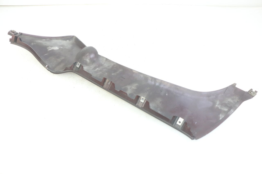 photo de PRAWA LISTWA BOCZNA PIAGGIO X8 125 (2004 - 2007) - Zbliżenie techniczne