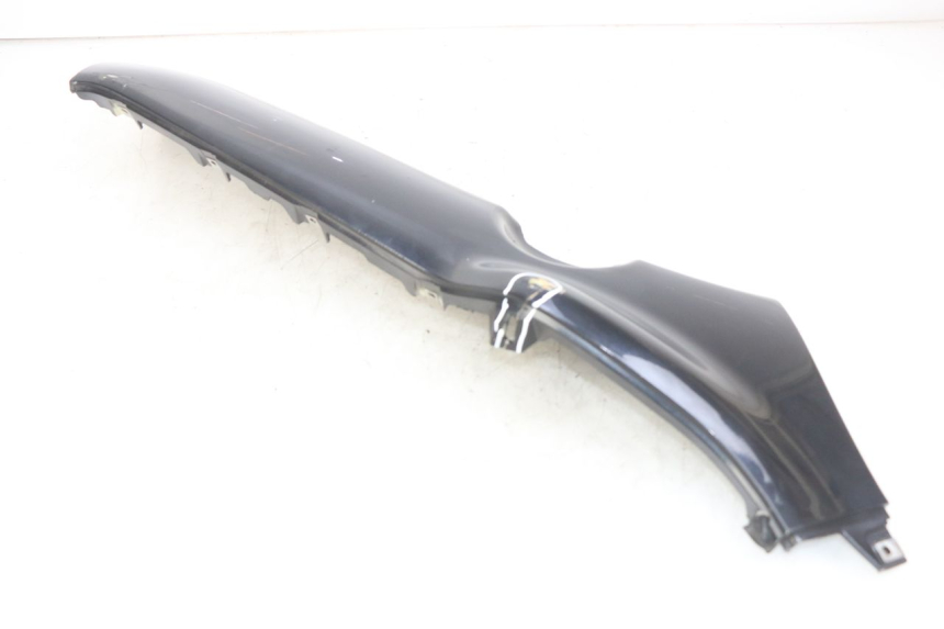 photo de PRAWA LISTWA BOCZNA PIAGGIO X8 125 (2004 - 2007) - Punkty mocowania