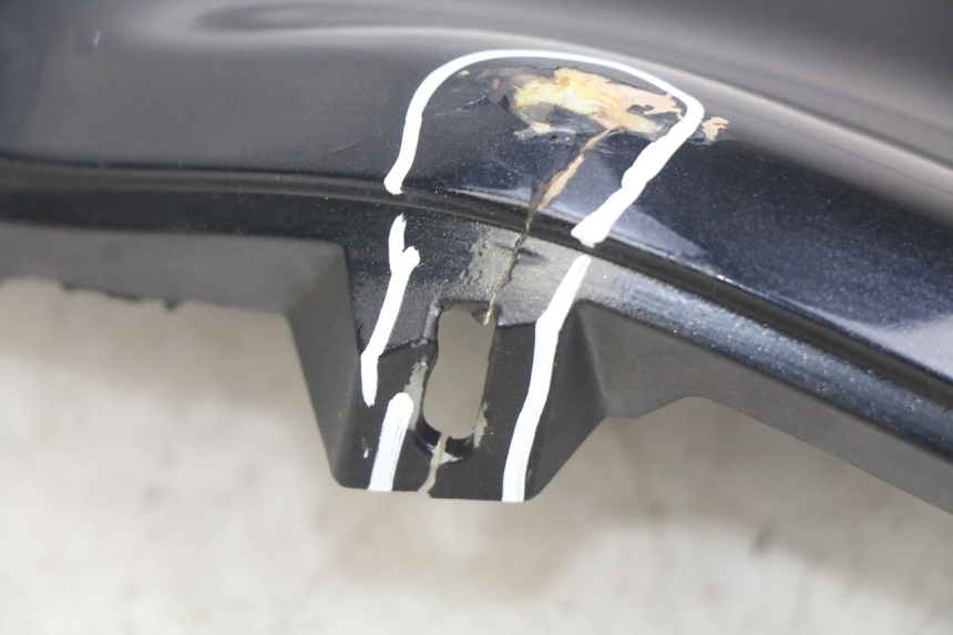 photo de PRAWA LISTWA BOCZNA PIAGGIO X8 125 (2004 - 2007) - Stan powierzchni