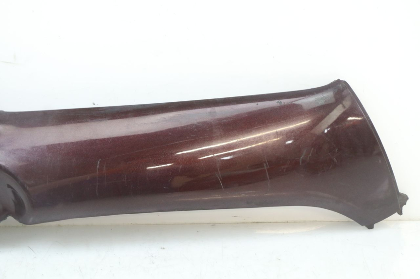 photo de PRAWA LISTWA BOCZNA PIAGGIO X8 125 (2004 - 2007) - Inny kąt widzenia