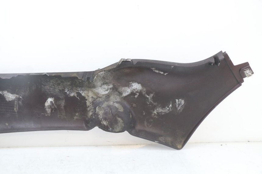 photo de PRAWA LISTWA BOCZNA PIAGGIO X8 125 (2004 - 2007) - Punkty mocowania