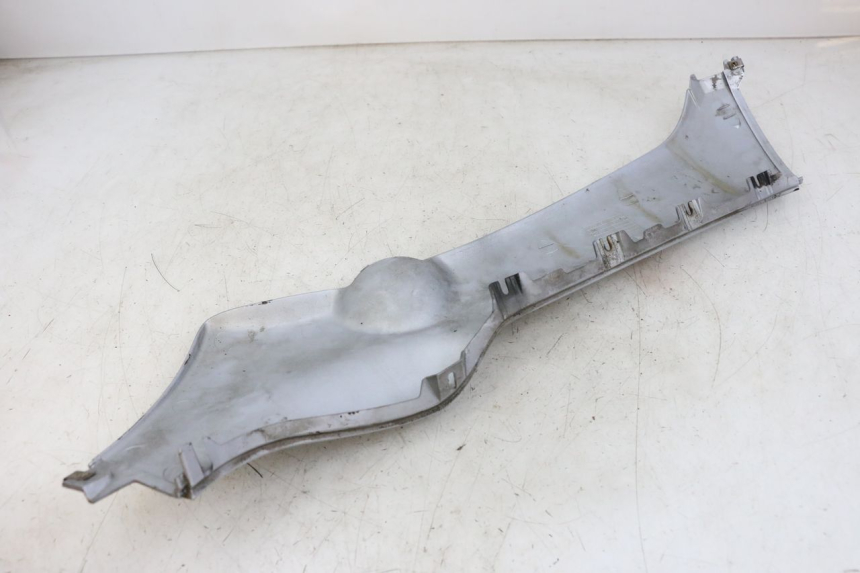 photo de PRAWA LISTWA BOCZNA PIAGGIO X8 125 (2004 - 2007) - Widok ogólny