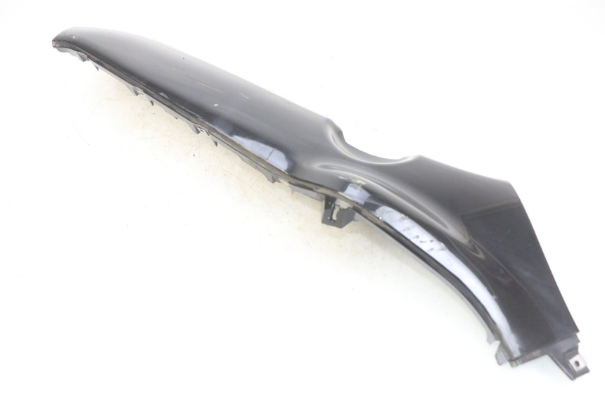 photo de PRAWA LISTWA NADWOZIA PIAGGIO XEVO - X EVO 125 (2007 - 2017) - Zoom stanu zużycia