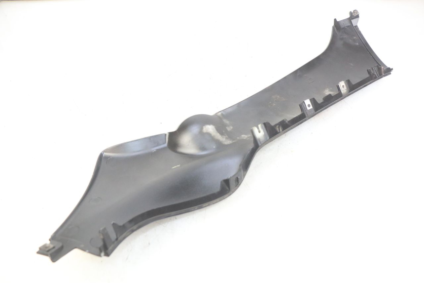 photo de PRAWA LISTWA NADWOZIA PIAGGIO XEVO - X EVO 125 (2007 - 2017) - Zbliżenie techniczne