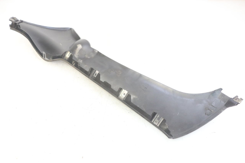 photo de PRAWA LISTWA NADWOZIA PIAGGIO XEVO - X EVO 125 (2007 - 2017) - Stan powierzchni