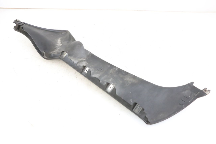 photo de PRAWA LISTWA NADWOZIA PIAGGIO XEVO - X EVO 125 (2007 - 2017) - Zbliżenie techniczne