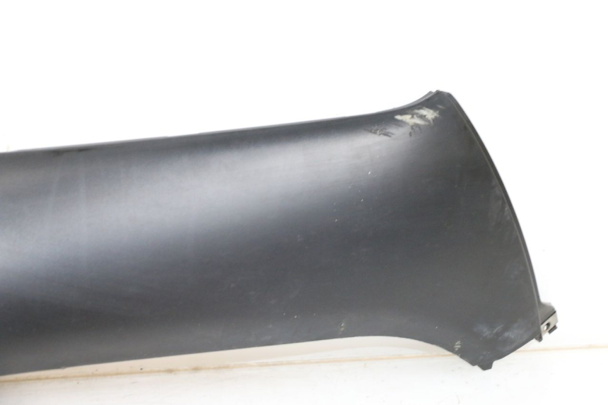 photo de PRAWA LISTWA NADWOZIA PIAGGIO XEVO - X EVO 125 (2007 - 2017) - Punkty mocowania