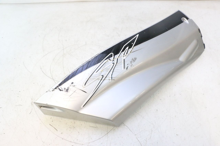 photo de PRAWA LISTWA BOCZNA YAMAHA YP MAJESTY 125 (2002 - 2006) - Inny kąt widzenia