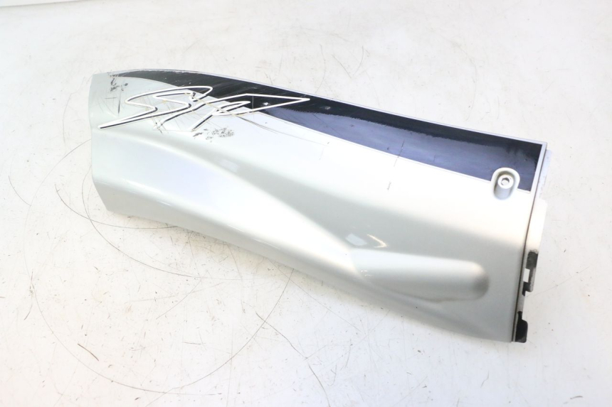 photo de PRAWA LISTWA BOCZNA YAMAHA YP MAJESTY 125 (2002 - 2006) - Zbliżenie techniczne