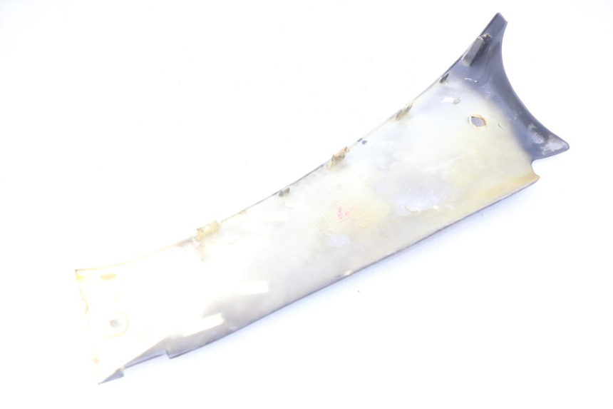 photo de PRAWA LISTWA PROGOWA YIYING YY50QT-10 50 (2007 - 2022) - Zbliżenie techniczne